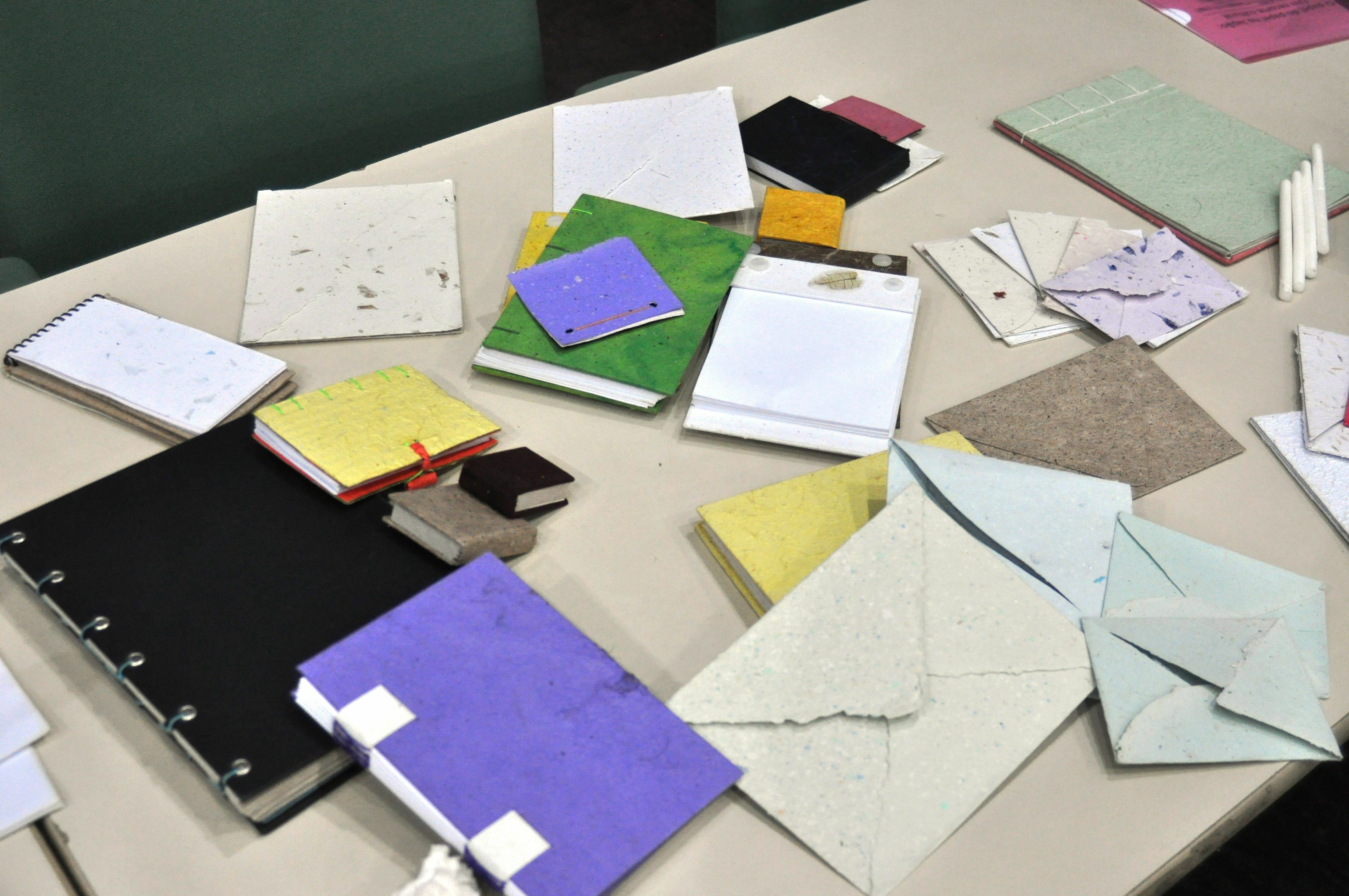 Materiais produzidos pelo LEME/UnB, cuja coordenadora é a profa. Thérèse Hofmann
